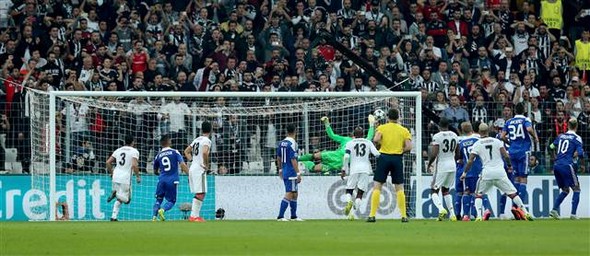 Harika frikik, bir büyük hata: 1-1