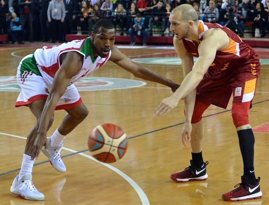 Olaylı maç Pınar Karşıyaka'nın: 78-72