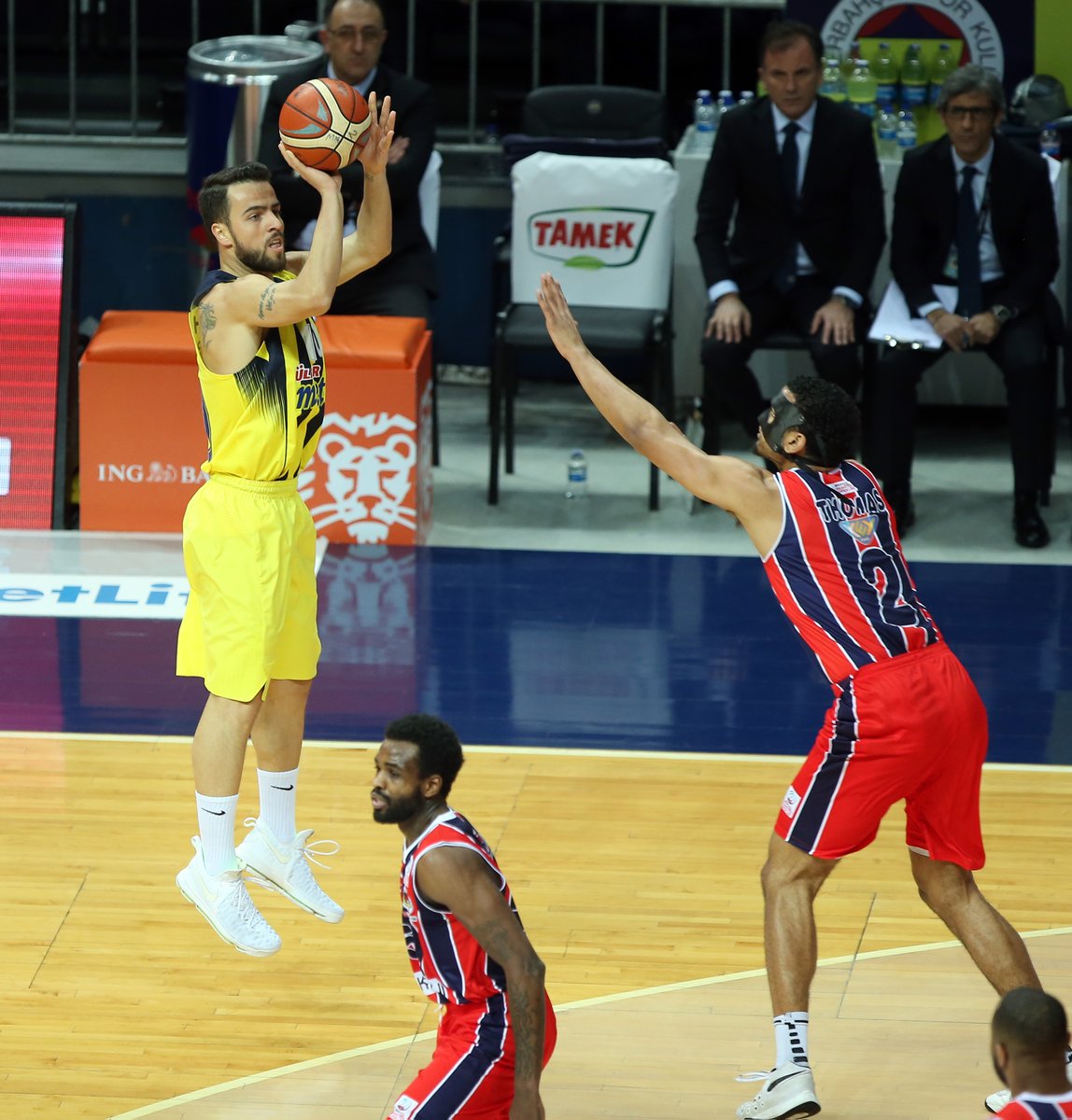 Fenerbahçe TED'i yedeklerle geçti: 89-76