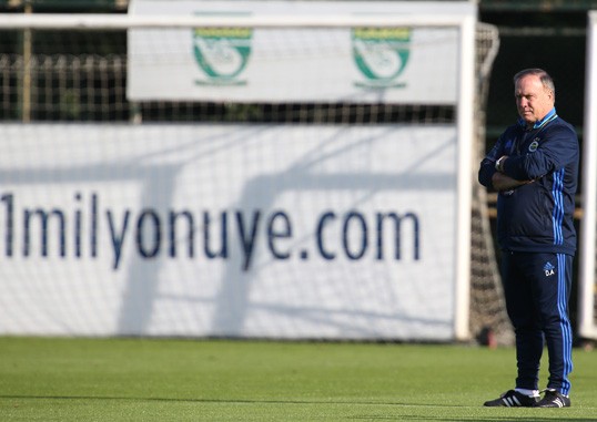 F.Bahçe'den Advocaat'a: Gitme