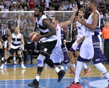 Beşiktaş'tan 42 sayı fark