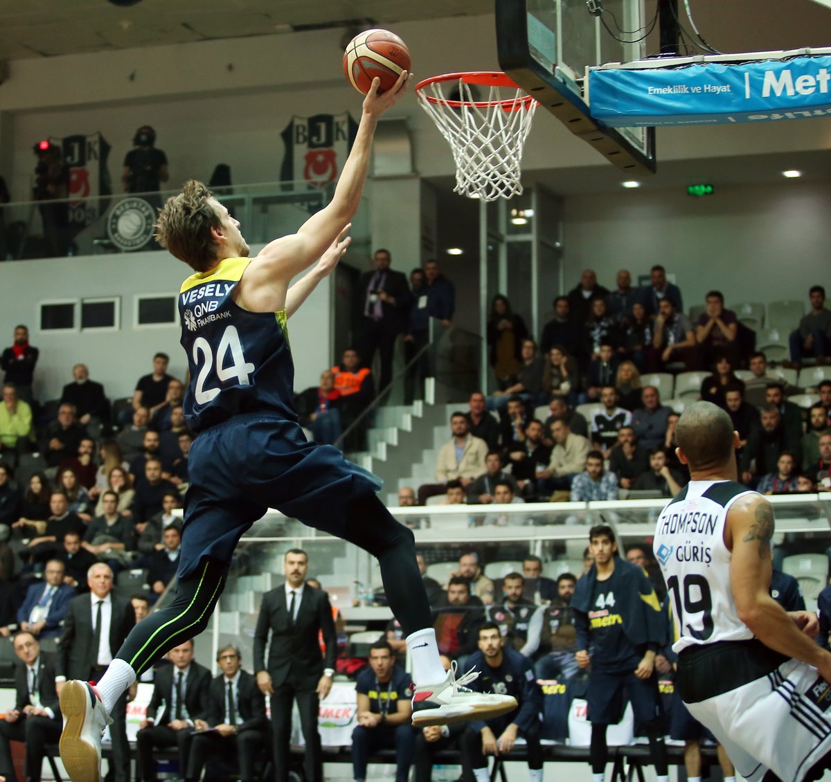 Müthiş derbi Fenerbahçe'nin: 76-79