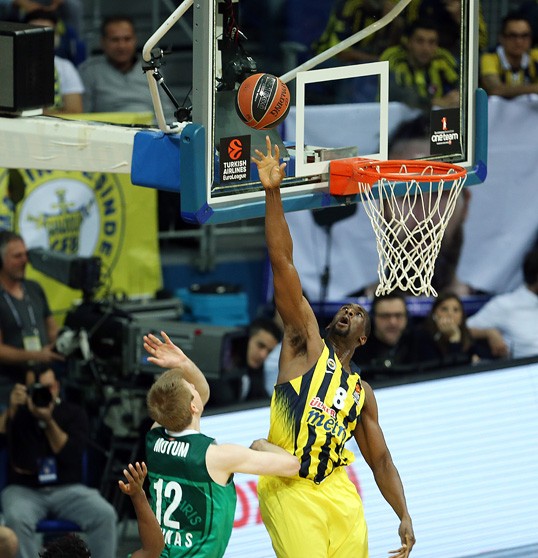 F.Bahçe üçte üç yaptı: 82-68