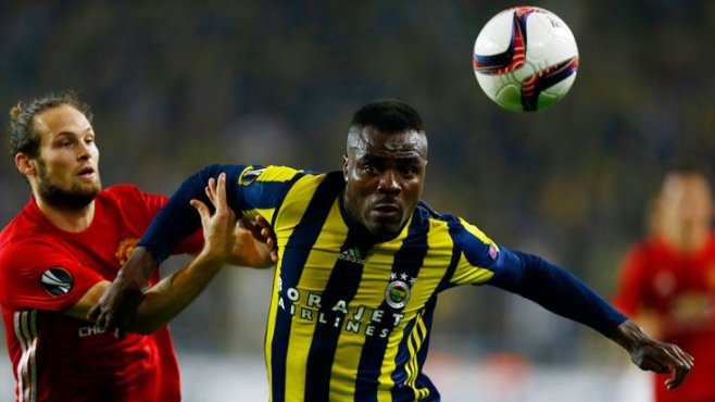 Emenike bardağı taşırıyor