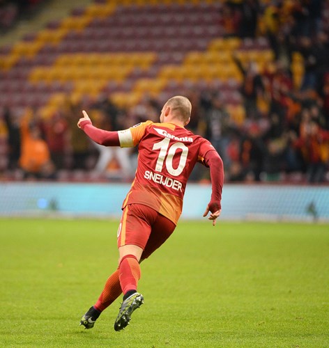 Süper Sneijder Galatasaray'ı farka uçurdu: 5-1