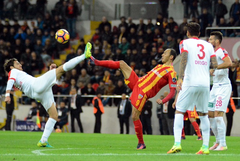 Antalyaspor'u Eto'o taşıdı