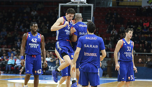 Anadolu Efes, Daçka'yı devirdi: 78-72
