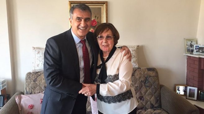 Şenol Güneş ilkokul öğretmenini ziyaret etti