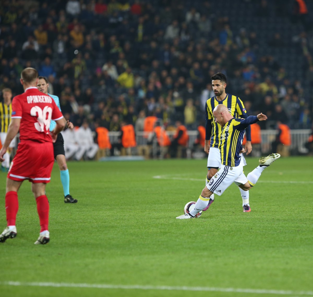 Stoch başladı... Kjaer bitirdi: 2-0
