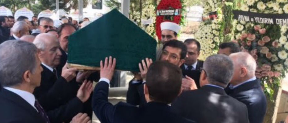 Şenes Erzik'in ağabeyi toprağa verildi