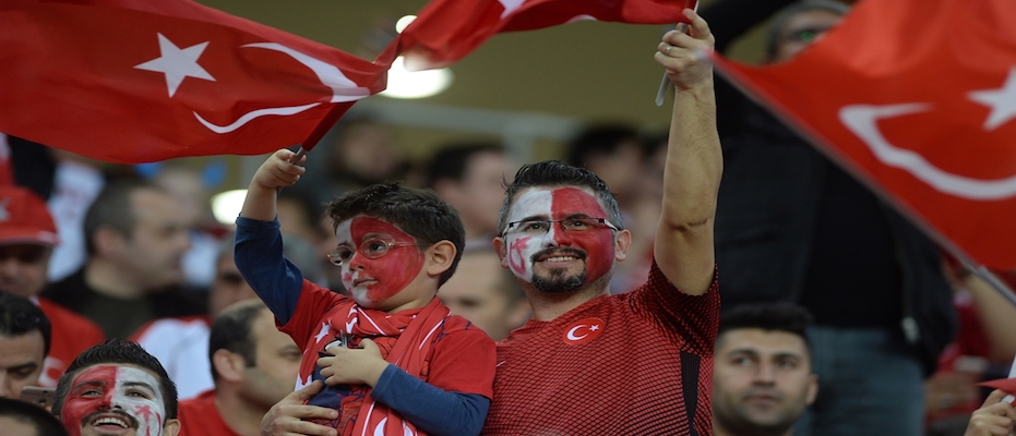 Antalya'da Milli Takım'a tam destek