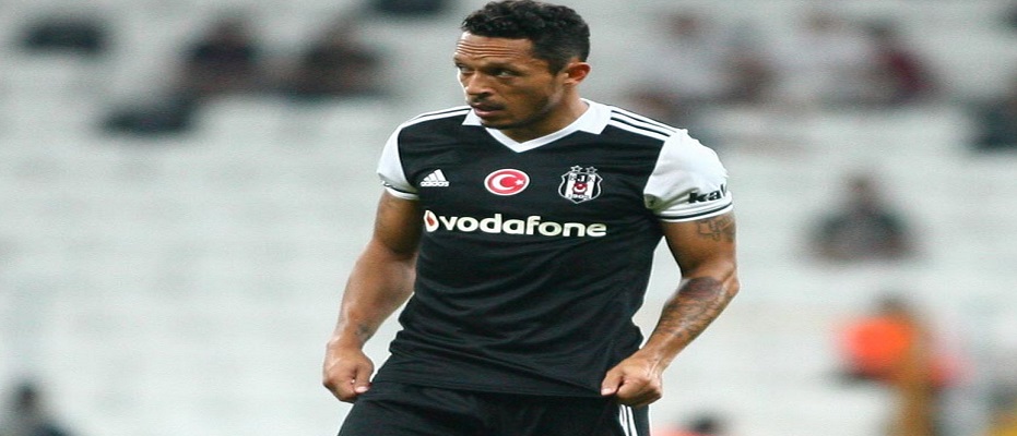 Adriano: Beşiktaş'ta oynamak bir keyif