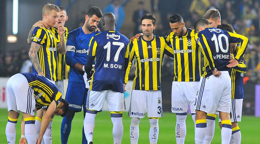 Fenerbahçe'de kara tahtaya yazılan isimler