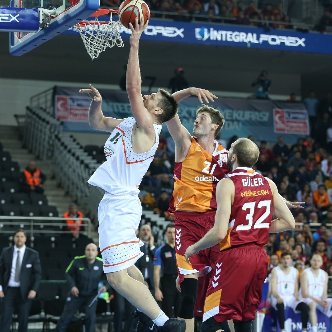 Banvit Galatasaray'ı kupanın dışına itti