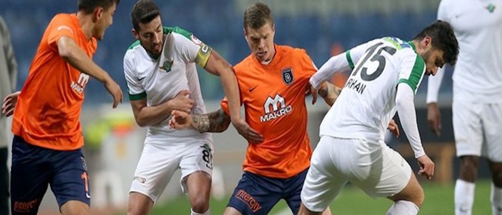 Ligde haftanın ilk maçı Başakşehir – Akhisar