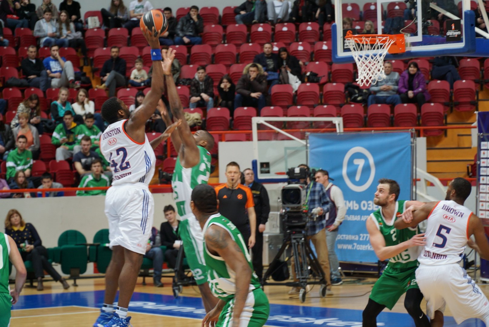 Efes uzatmada güldü: 99-92