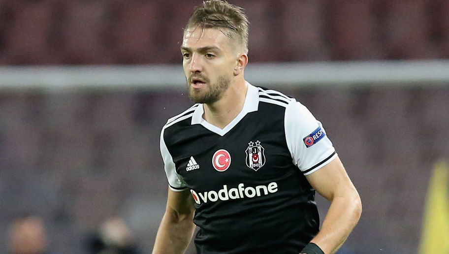 Caner Erkin'den siyah-beyaz paylaşım