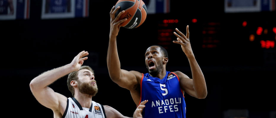 Anadolu Efes'in serisini Bamberg bozdu