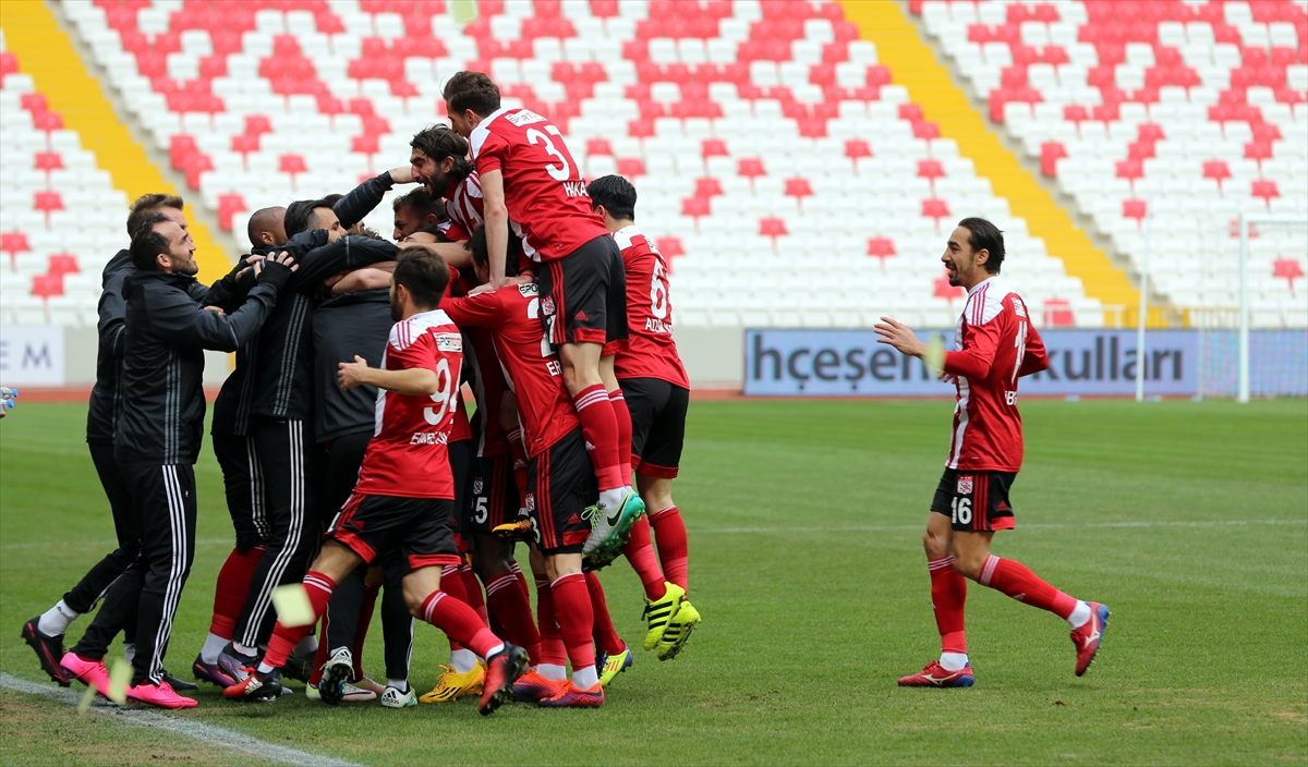 Sivasspor tek golle zirveye oturdu