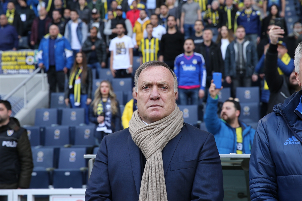 Advocaat: Yönetim benden iyisini bulursa getirsin