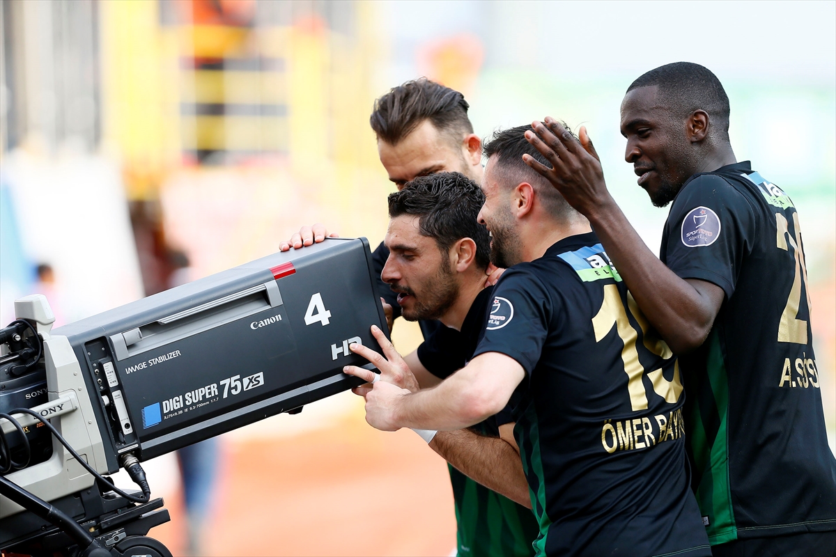 Akhisarspor Antalya'ya patladı