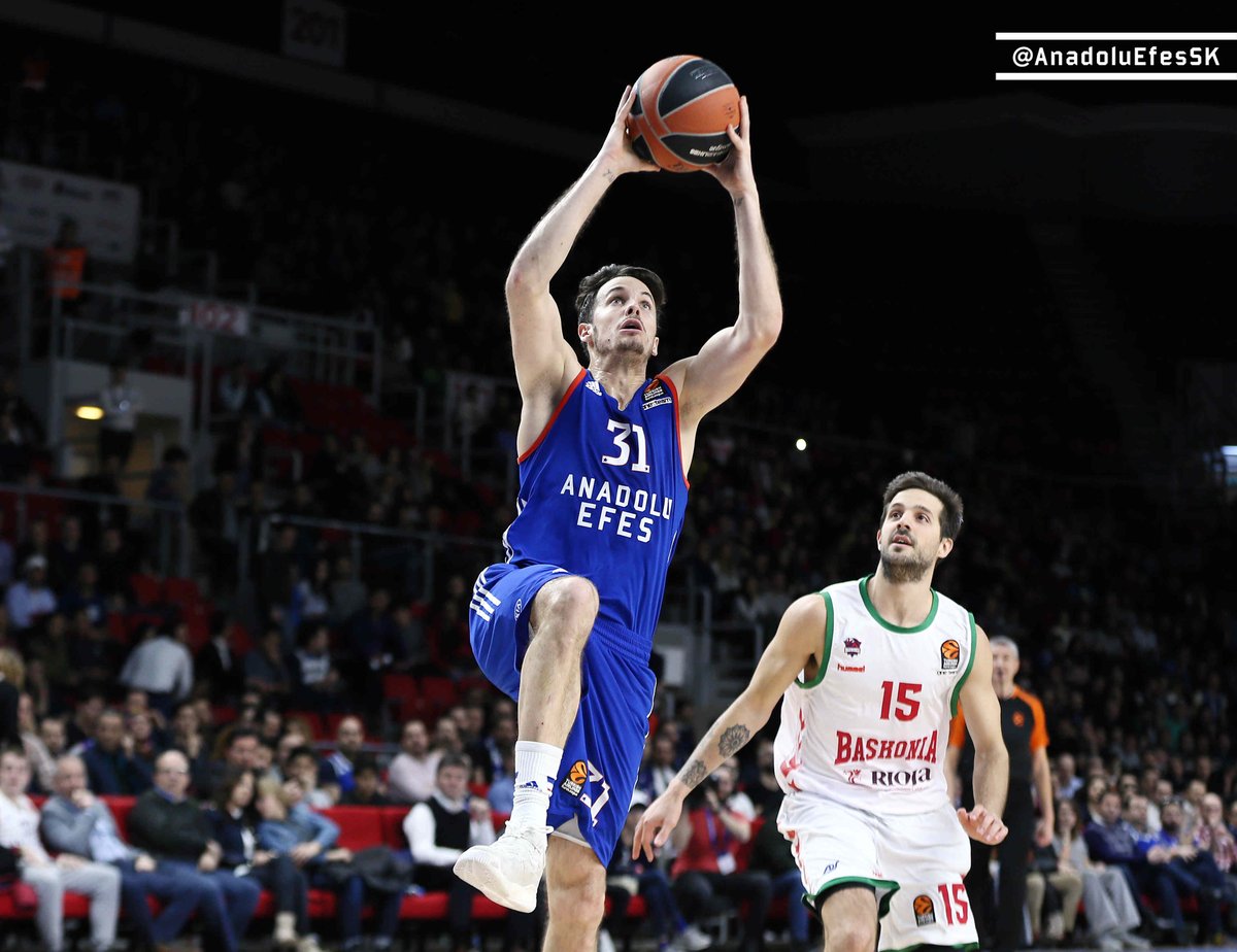 Anadolu Efes'ten çifte zafer!