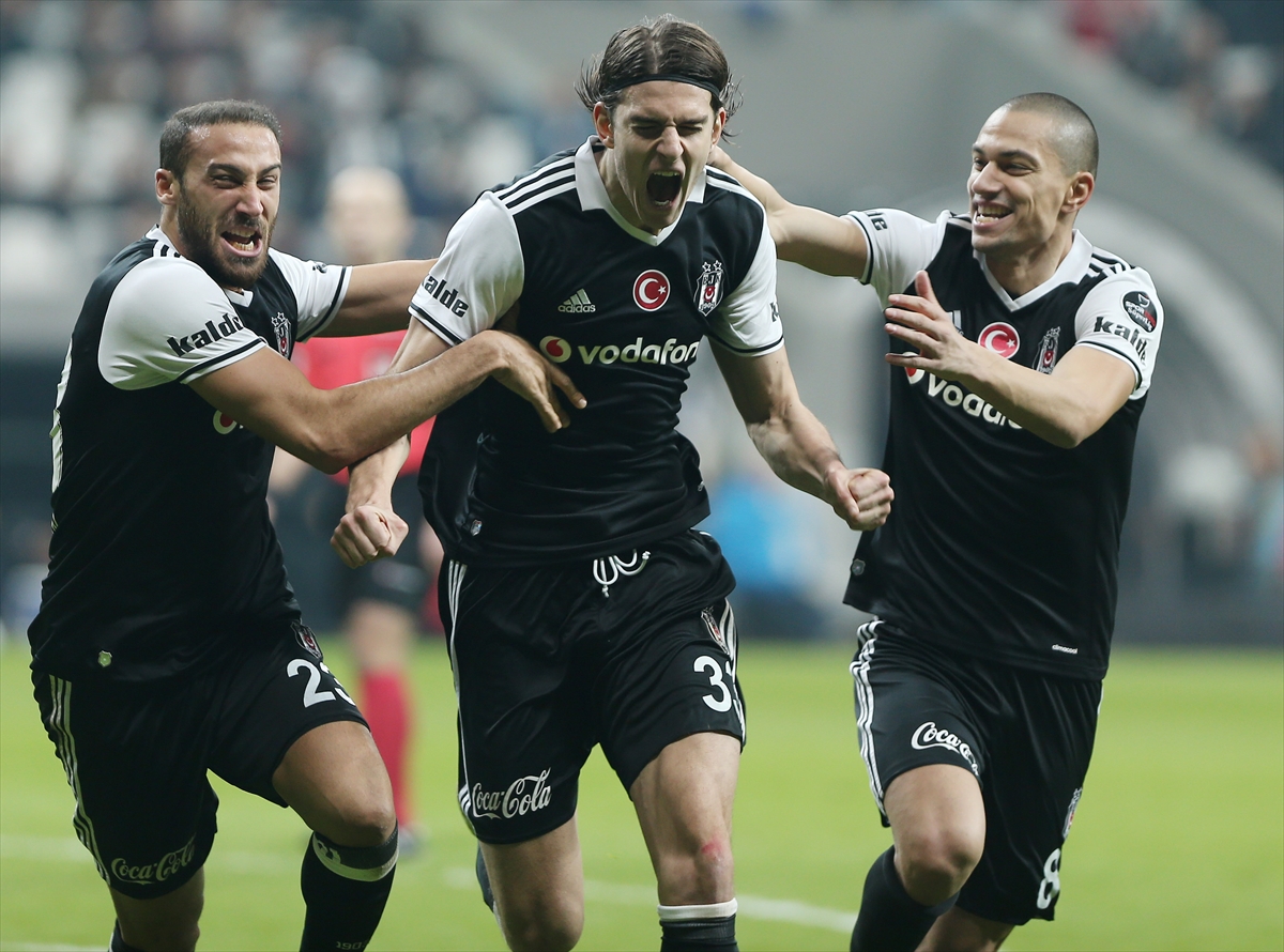 Atınç canlı yayında çok duygulandı