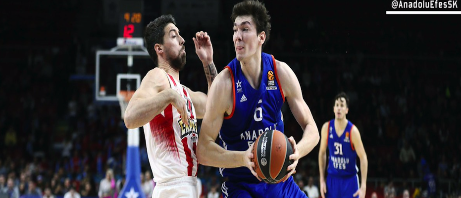 Anadolu Efes Olympiakos'u da geçti