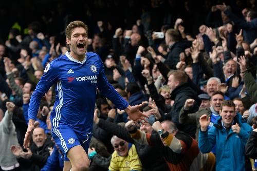 Chelsea şampiyonluğa koşuyor
