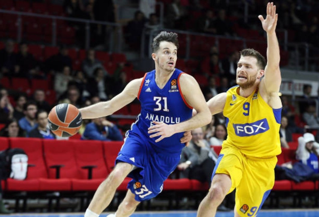 Anadolu Efes play-off aşkına
