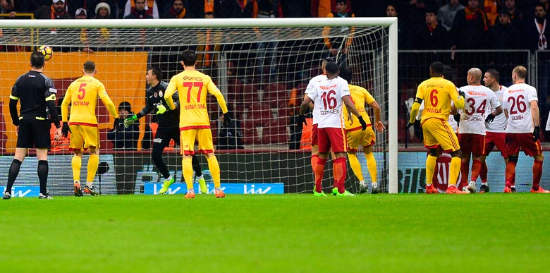 Hamzaoğlu, Özbek'e destek verdi