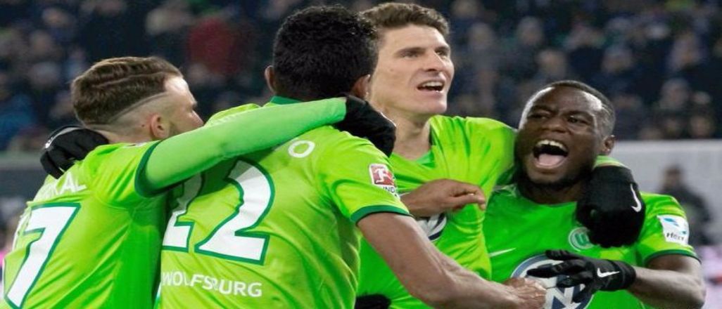 Gomez atıyor Wolfsburg kazanıyor