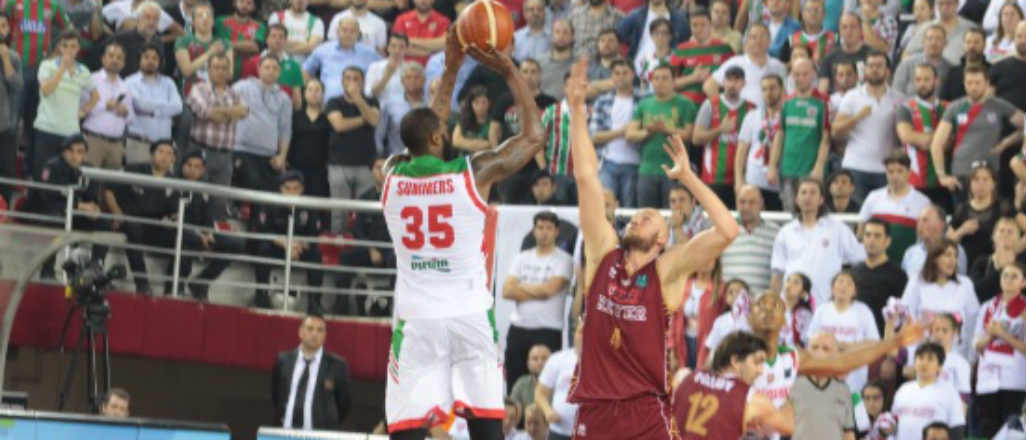 Pınar Karşıyaka yarı finalin kapısını araladı