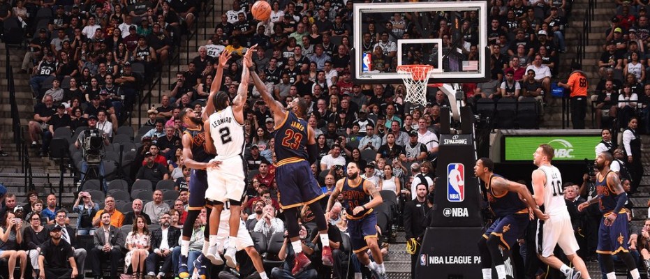 Cleveland'a son darbeyi Spurs vurdu