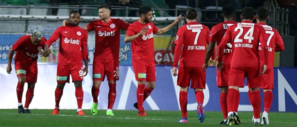 Antalya fişi ilk yarıda çekti