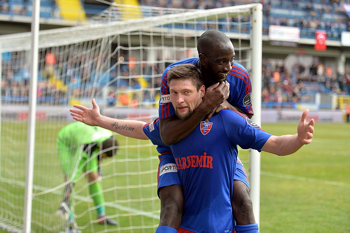 Karabükspor Seleznov ile güldü