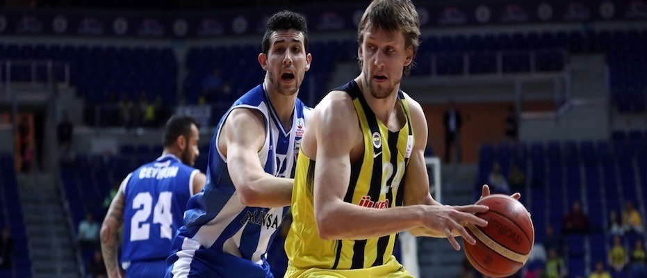 Fenerbahçe son çeyrekte farka gitti