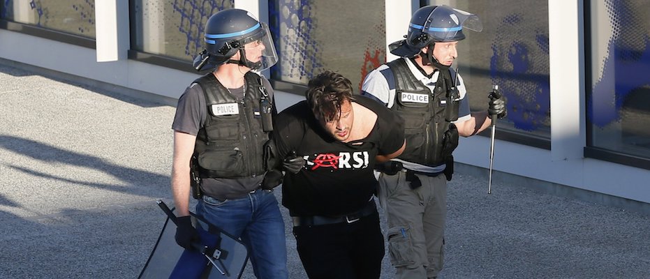 Beşiktaşlı taraftarlara biber gazı