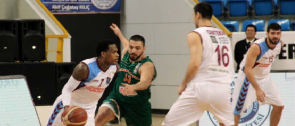 Banvit Trabzon'da kazandı