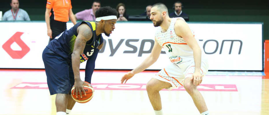 Lider Fenerbahçe Banvit'i rahat geçti
