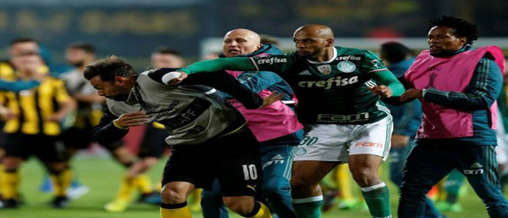 Felipe Melo rakibini yumrukladı