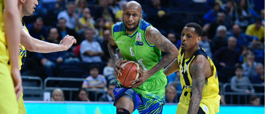 Fenerbahçe'nin bileği bükülmüyor