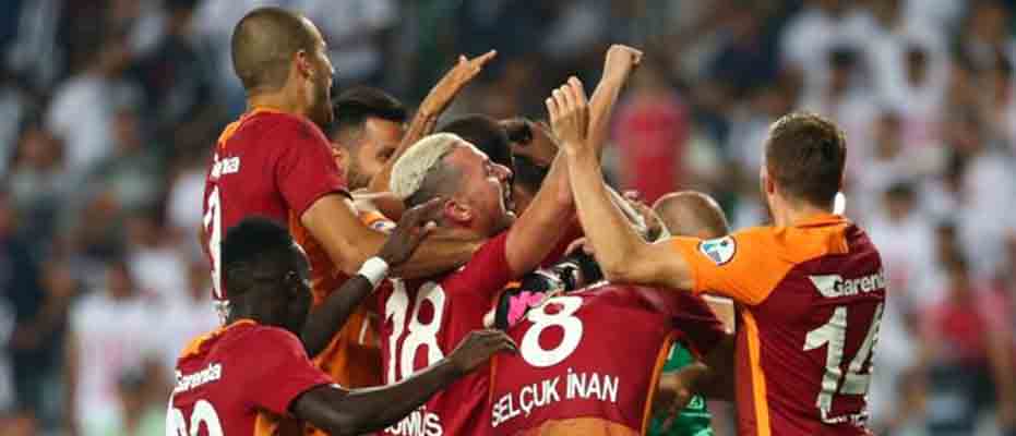 Galatasaray'da parola: Fenerbahçe'yi yen sezonu kurtar