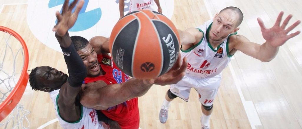Kyle Hines CSKA'yı ipten aldı
