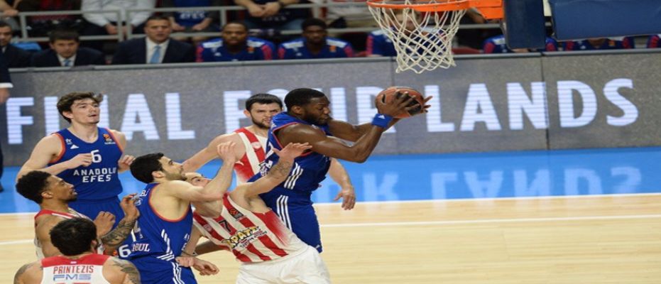 Anadolu Efes final four'a göz kırptı