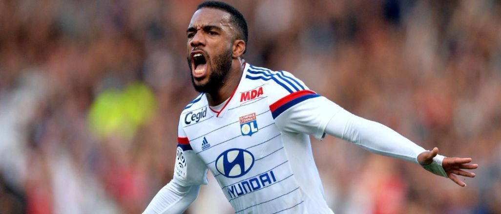 Liverpool Lacazette'i istiyor