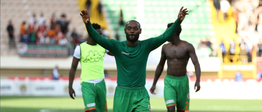 Vagner Love atmaya devam ediyor