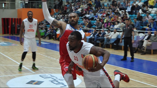 Tofaş Uşak'ta farklı galip: 74-98