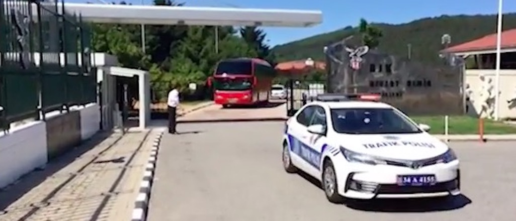 Beşiktaş Bursa'ya otobüsle gitti