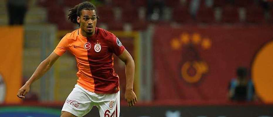 Galatasaray eski stoperini arıyor